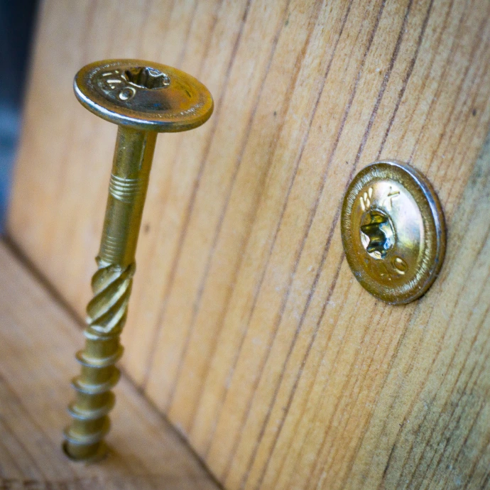 Parafuso TORX com cabeça flangeada